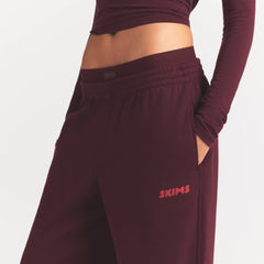 COTTON FLEECE DOUBLE WAISTBAND PANT WITH EMBOSSED LOGO | CURRANT