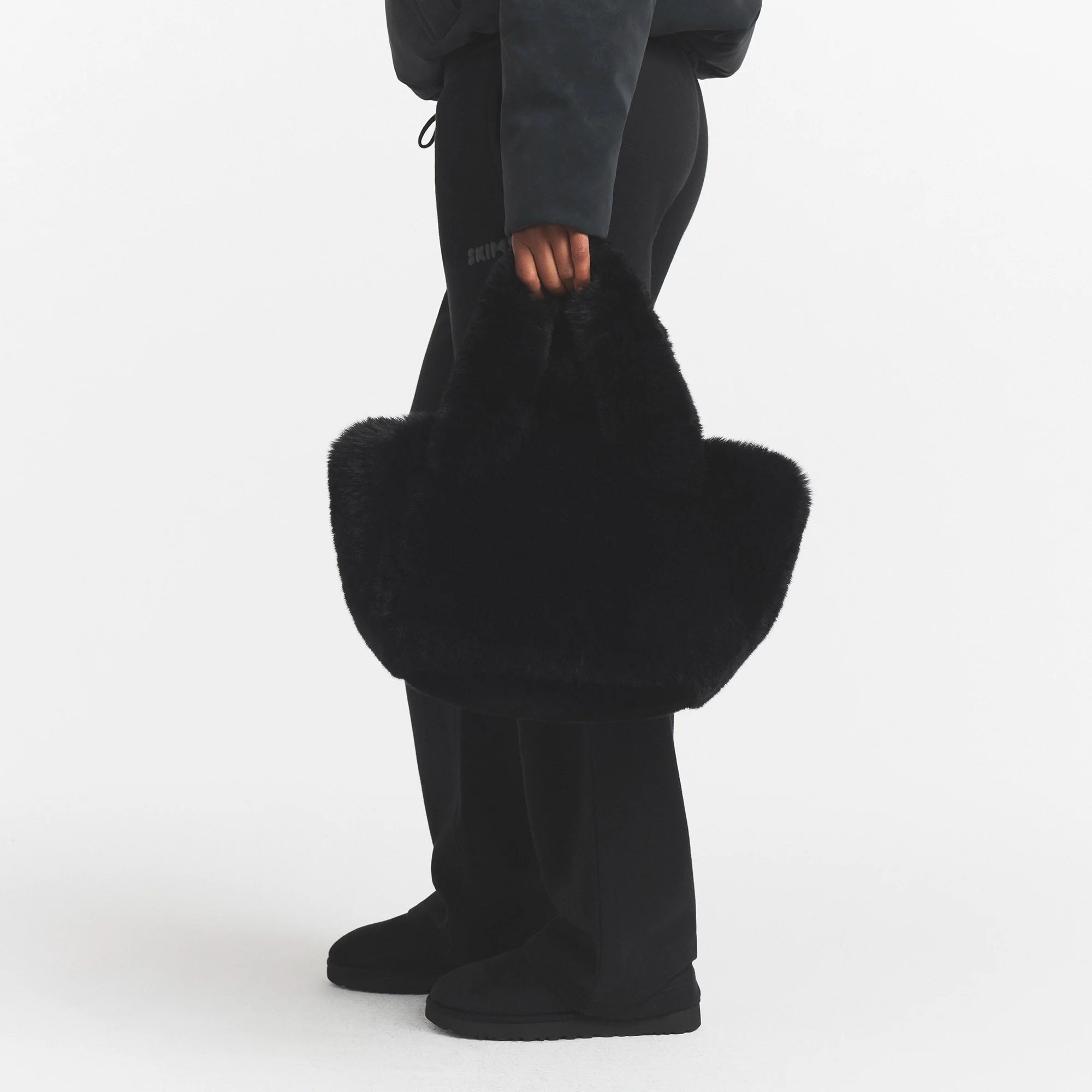 FAUX FUR SMALL TOTE | ONYX