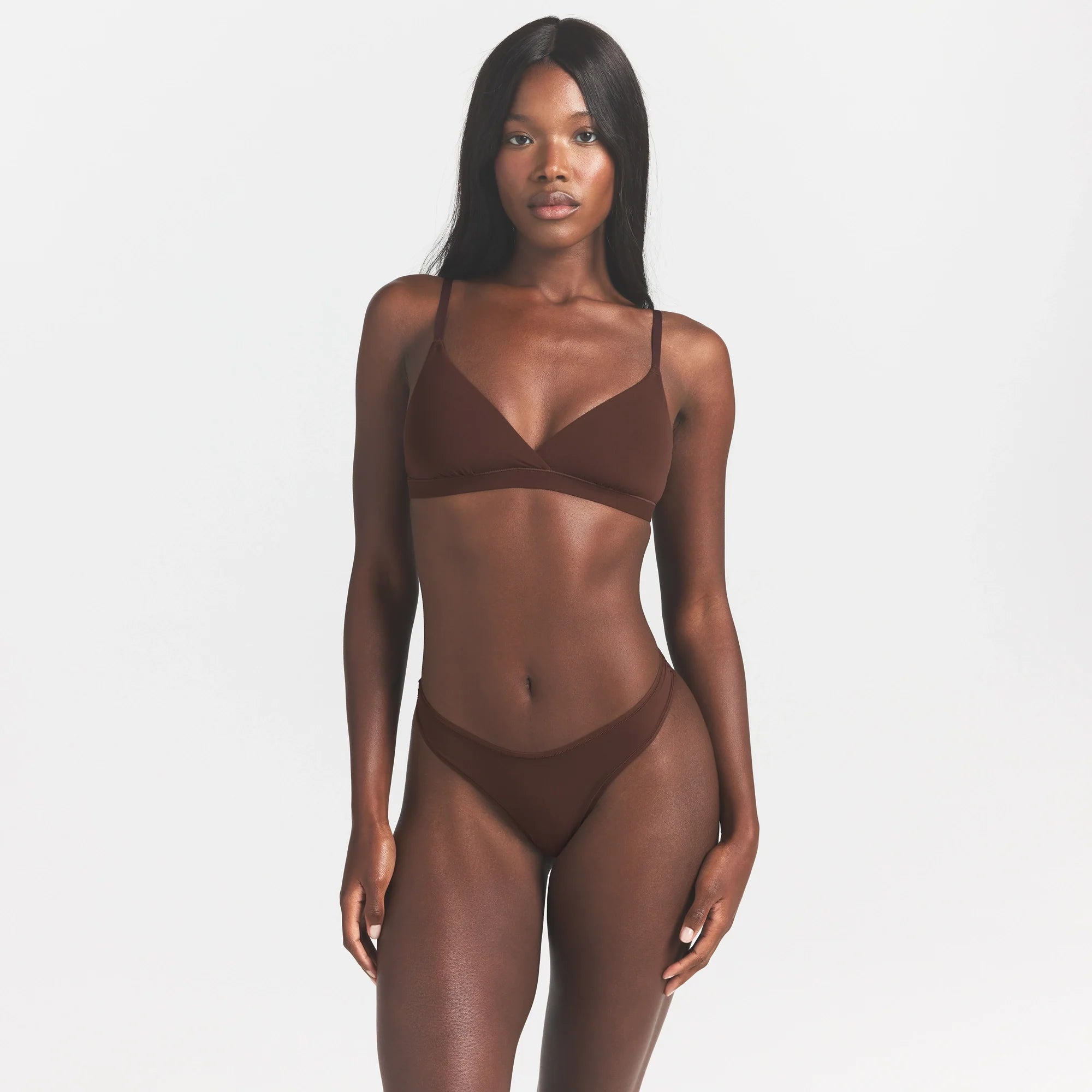 FITS EVERYBODY CROSSOVER BRALETTE | COCOA