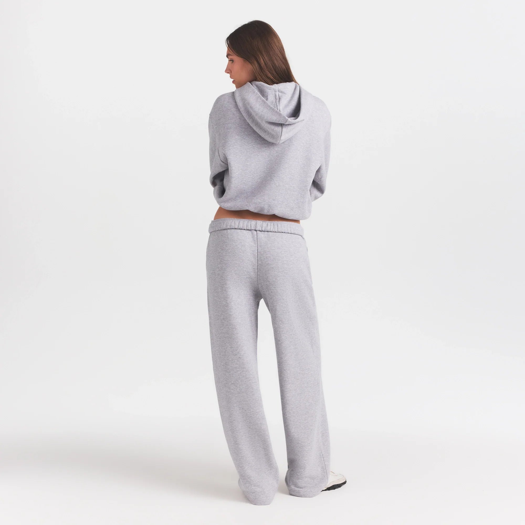 COTTON FLEECE STRAIGHT LEG PANT WITH EMBOSSED LOGO | HEATHER GREY