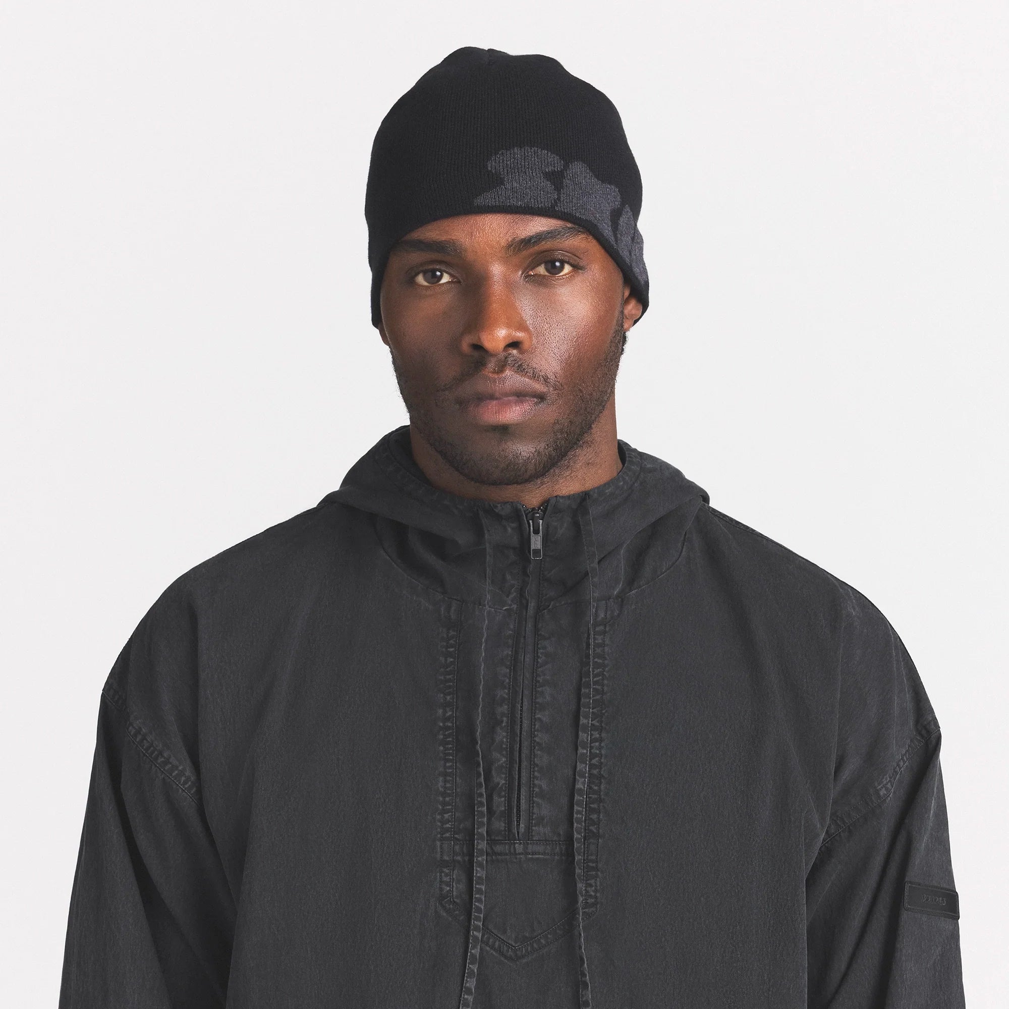 COTTON KNIT MENS LOGO BEANIE | ONYX