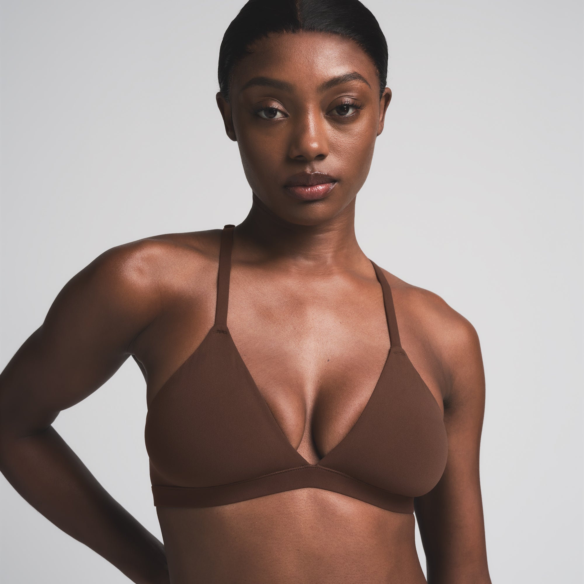 FITS EVERYBODY RACERBACK TRIANGLE BRALETTE | COCOA