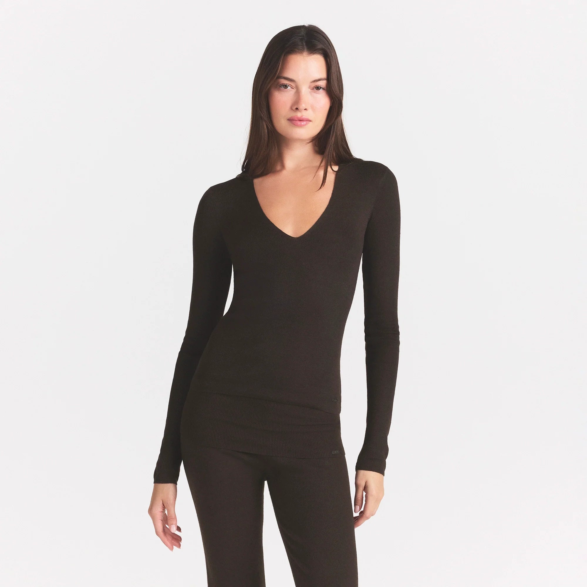 ESSENTIAL KNIT LONG SLEEVE V NECK | ESPRESSO