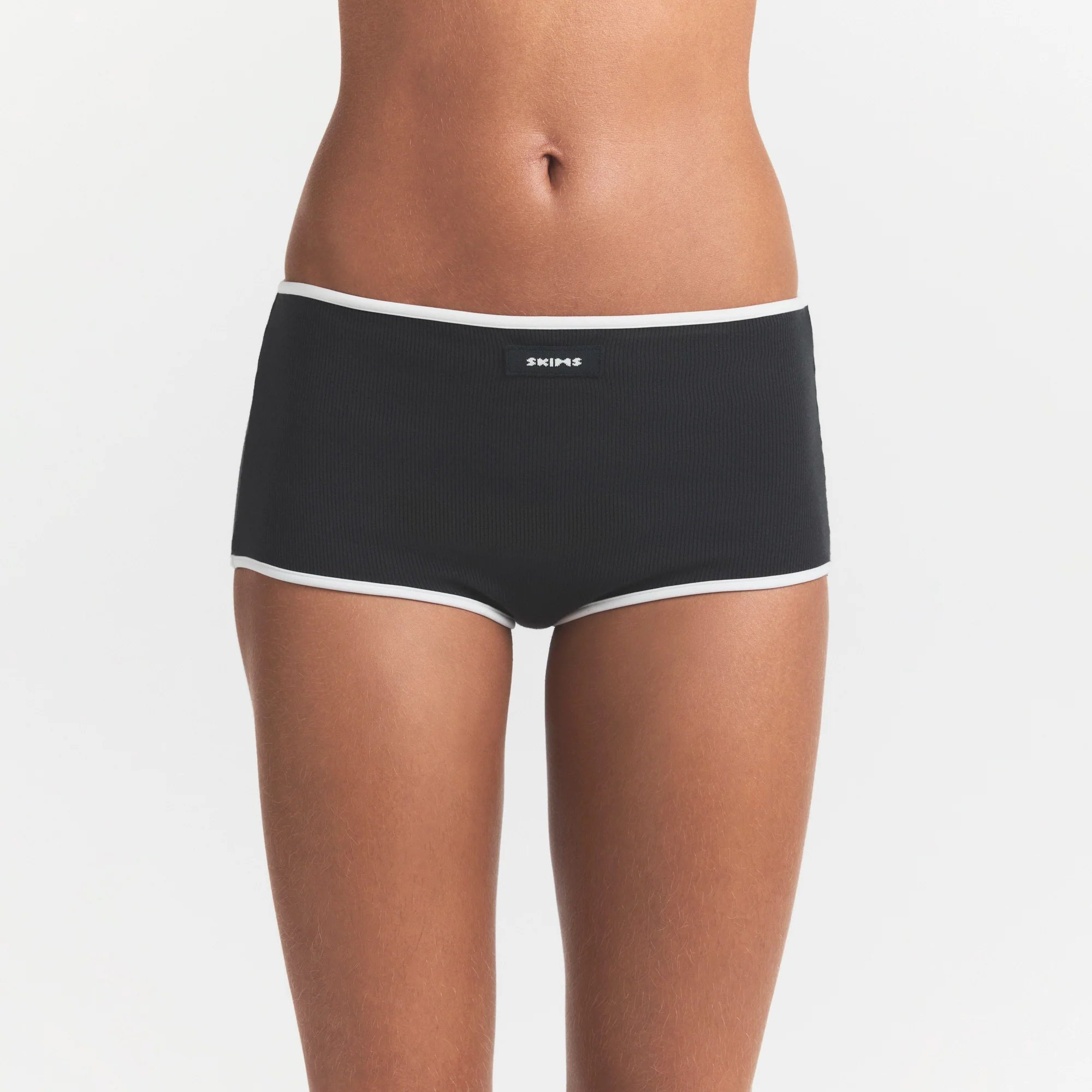 COTTON RIB BOY SHORT | SOOT CONTRAST